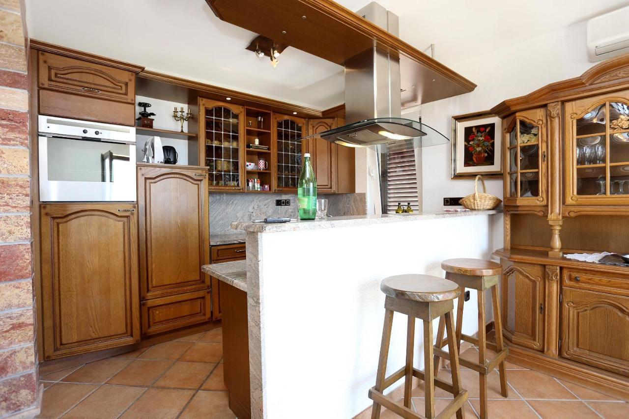 Apartments And Rooms With Parking Space Duce, Omis - 10303 Екстериор снимка