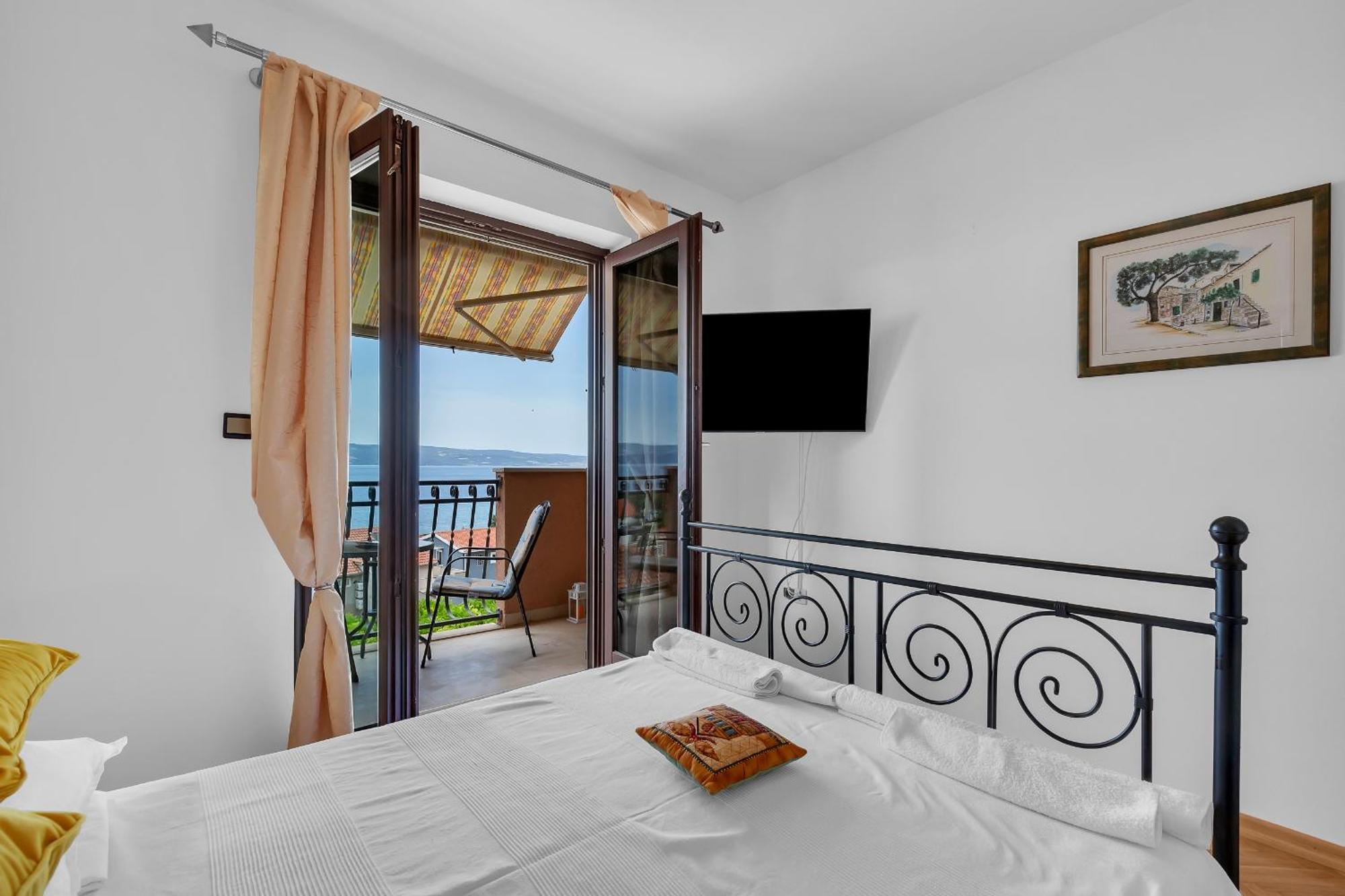 Apartments And Rooms With Parking Space Duce, Omis - 10303 Стая снимка