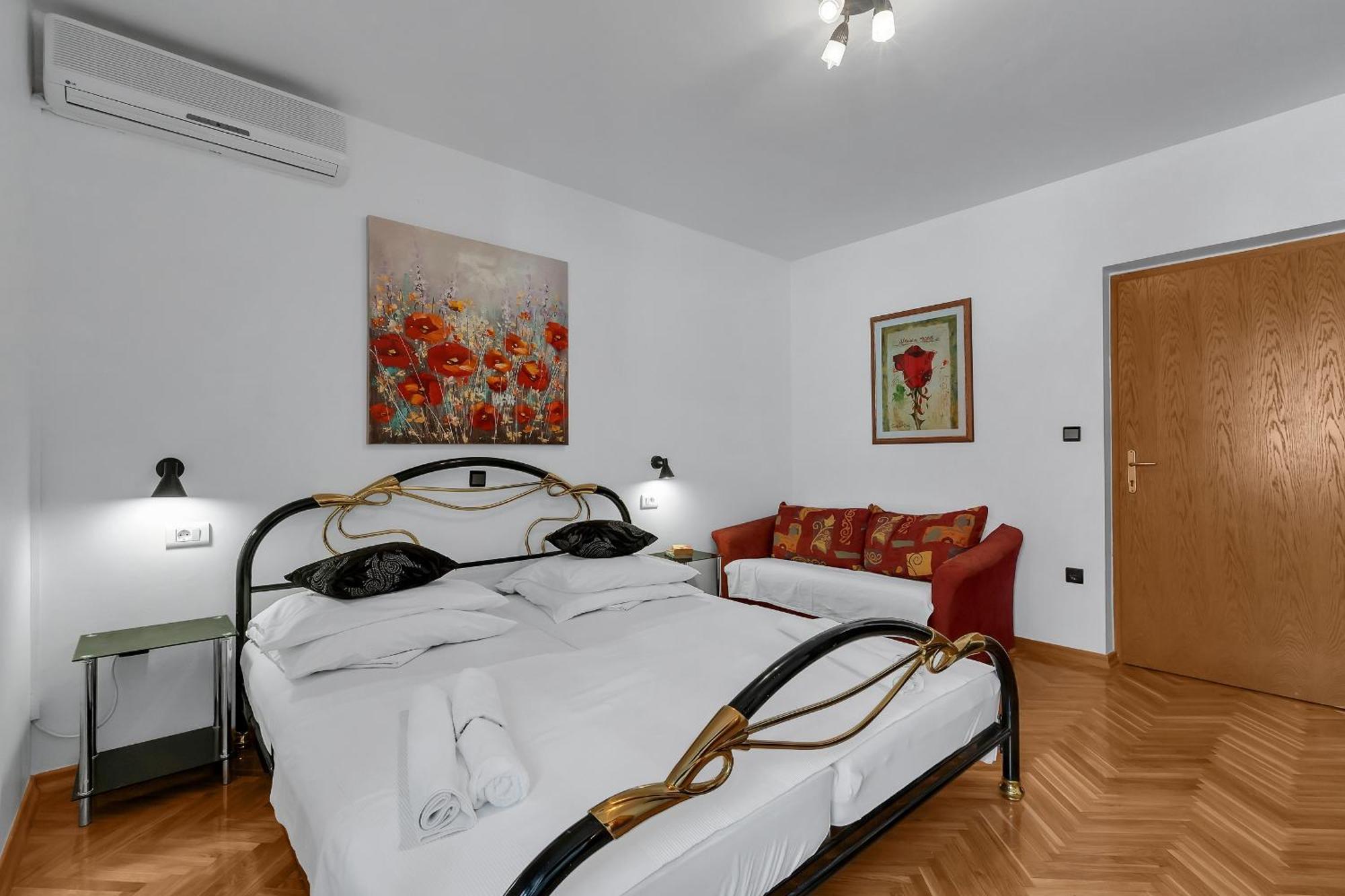 Apartments And Rooms With Parking Space Duce, Omis - 10303 Стая снимка