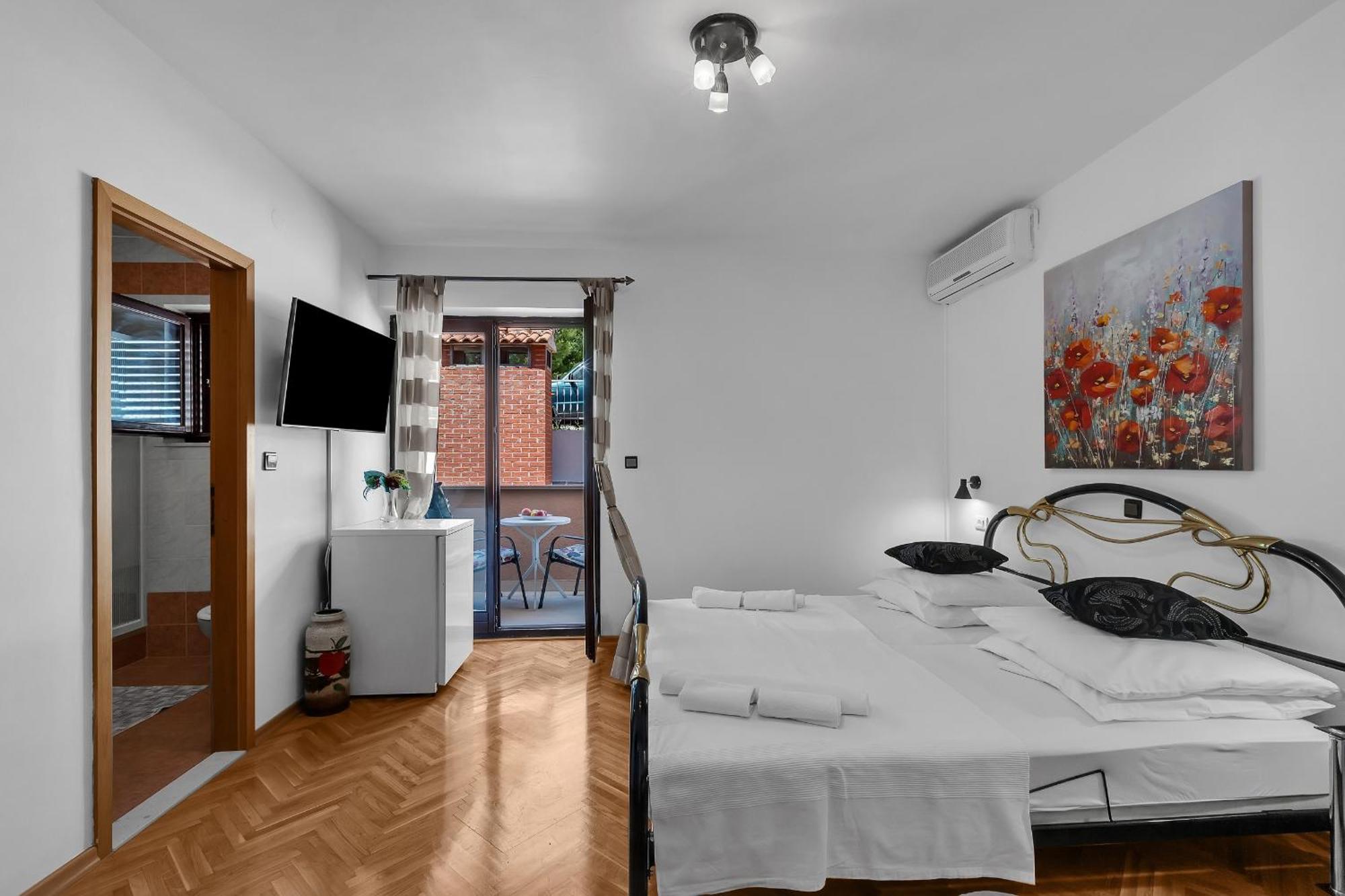 Apartments And Rooms With Parking Space Duce, Omis - 10303 Стая снимка