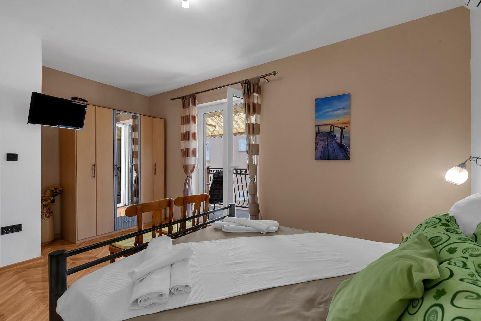 Apartments And Rooms With Parking Space Duce, Omis - 10303 Стая снимка