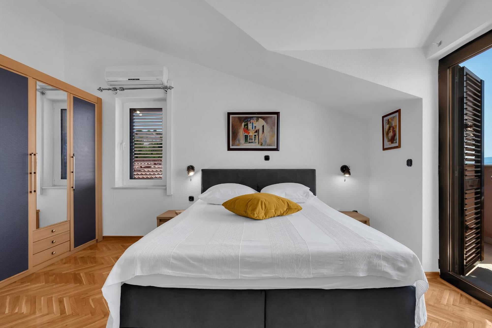 Apartments And Rooms With Parking Space Duce, Omis - 10303 Стая снимка