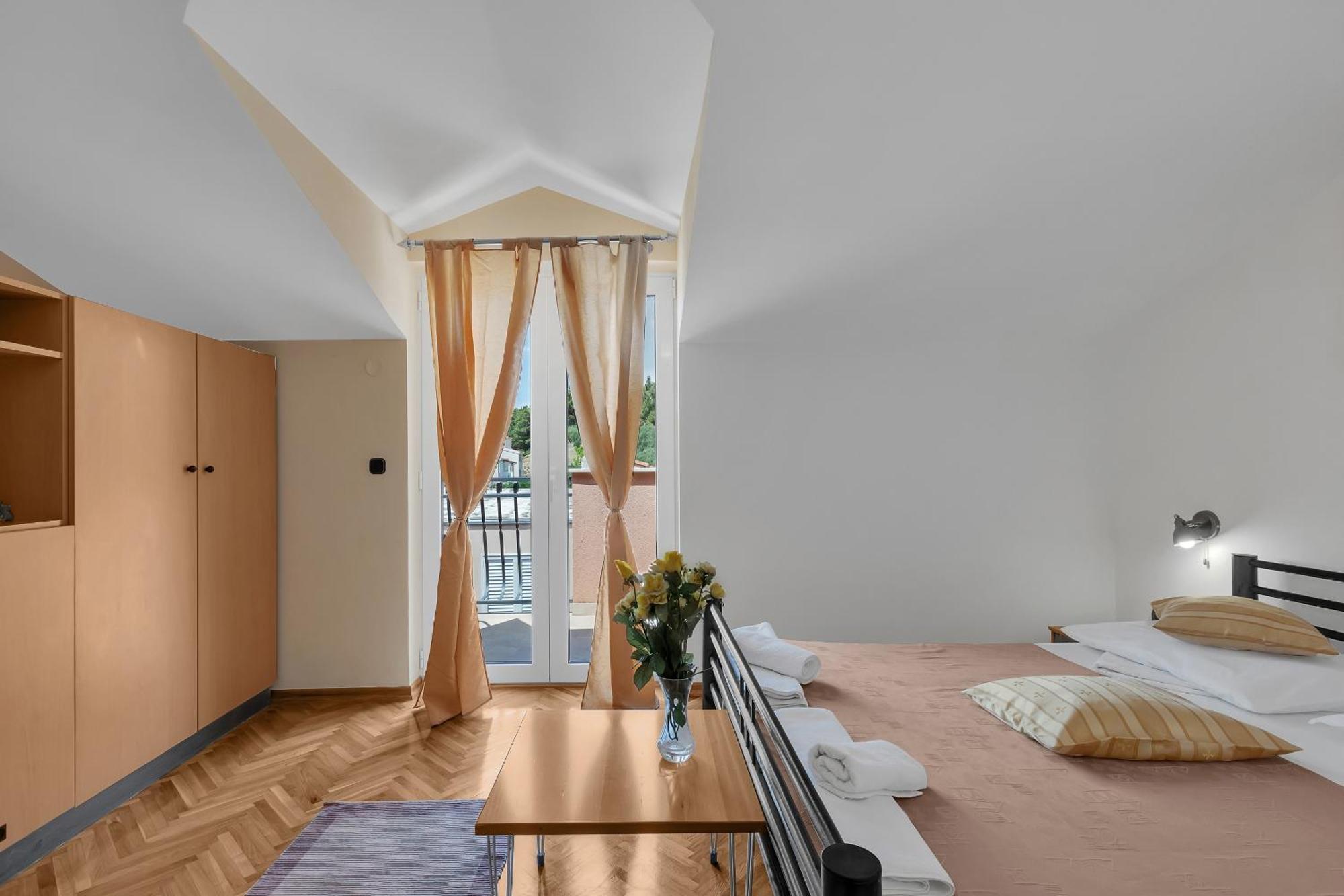 Apartments And Rooms With Parking Space Duce, Omis - 10303 Стая снимка